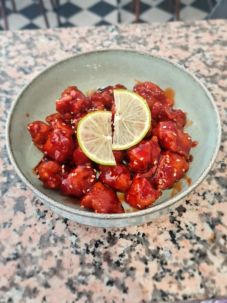 Poulet croustillant à l'orange, sésame et citron